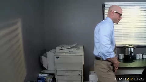 Johnny Sins, Kelly Divine, Kianna Dior, Sativa Rose in the office seduction scene