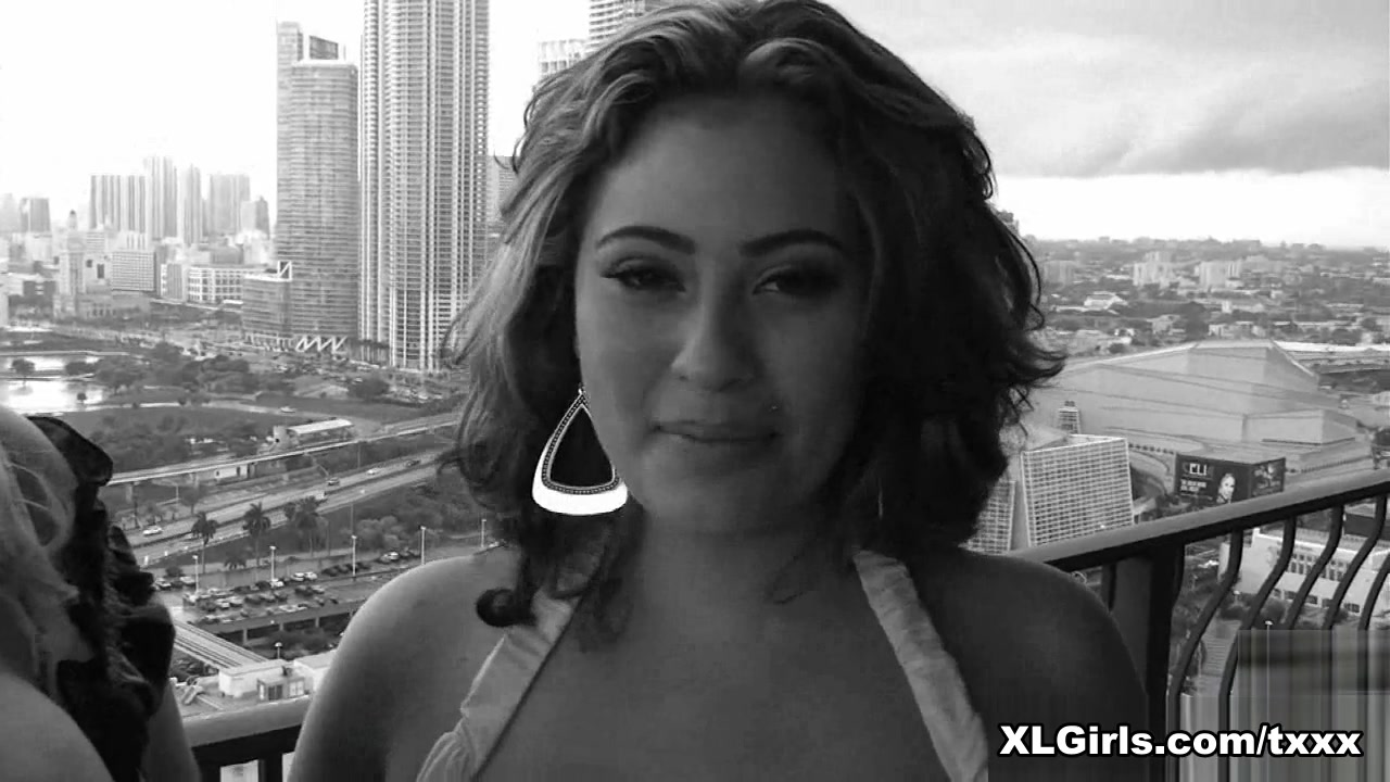 Behind The Scenes: Sex In The Titties - Camelia Davis, Haydee Rodriguez, Hillary Hooterz, Renee Ross, Scarlett Rouge, and Selena Castro - XLGirls