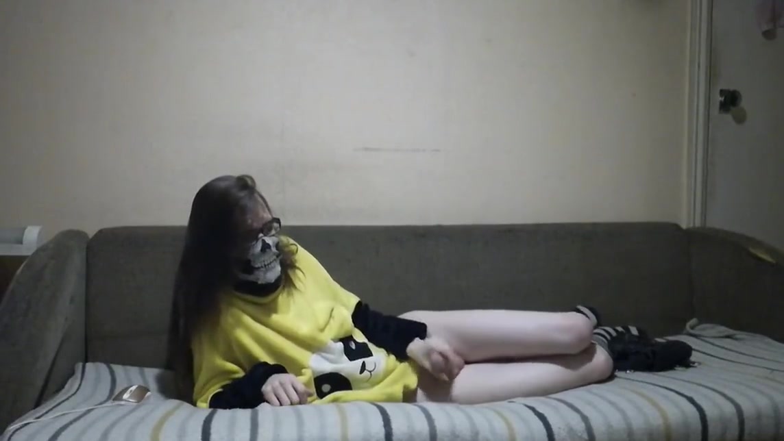 Crossdresser is failing at being cute again