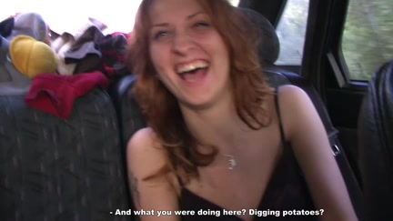 Hawt whore sucks in car