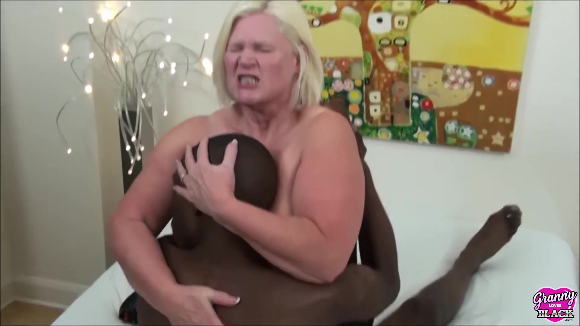 GRANNYLOVESBLACK - BBW Lacey Loves Bouncing On Black Dick