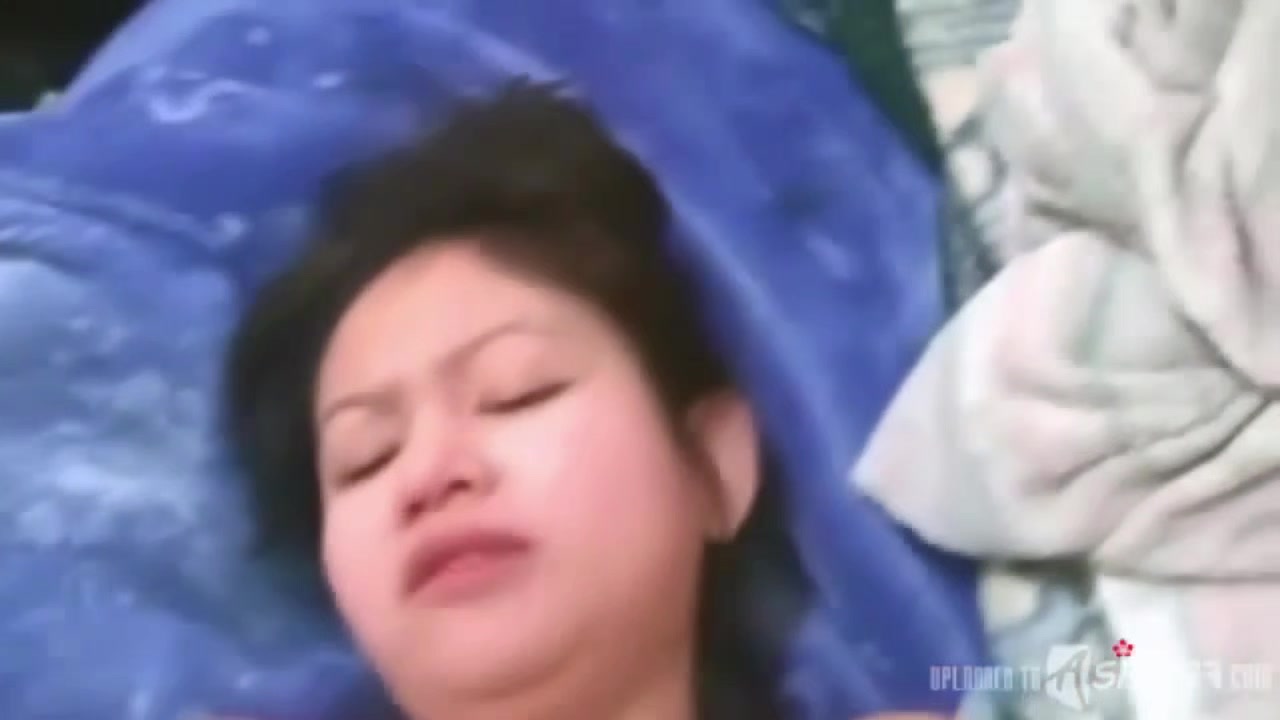 Tiny Asian girlfriends in homemade porn