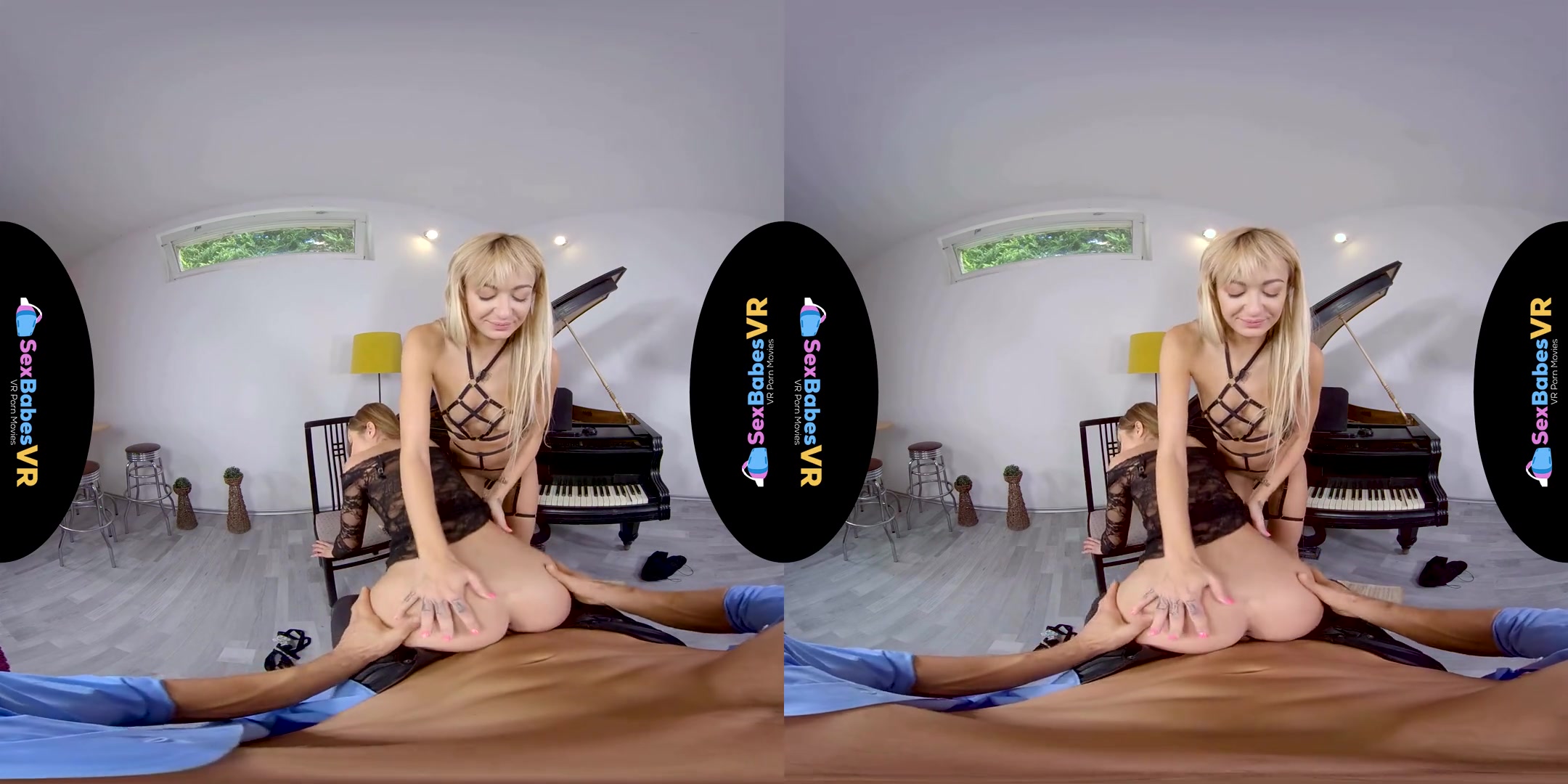 Akira May & Lola Shine in Her First Concert - SexBabesVR