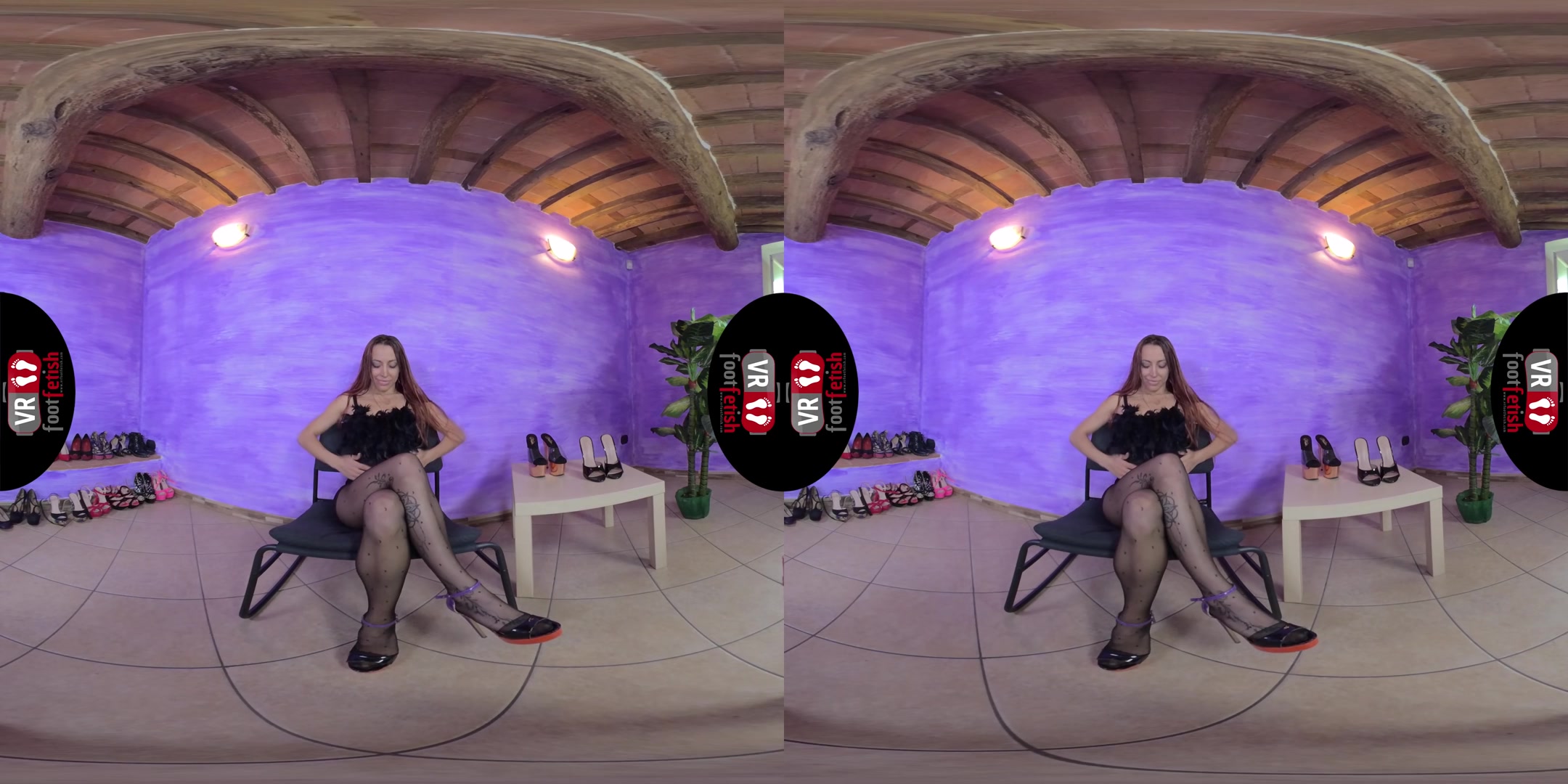 Gorgeous Elettra Takes Off Her Black Pantyhose And Flaunts Her Sexy Feet - VRFootFetish