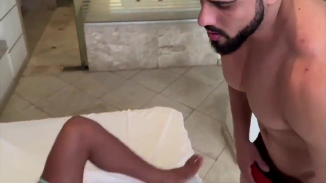 Lucas Maromba And Bianca Herrera In O Maromba Sentou Na Pica Da Trans Completo Red Sheer