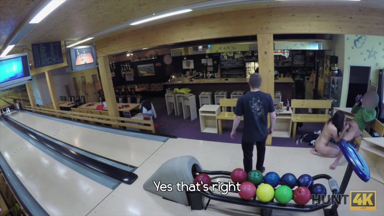 HUNT4K. Sex in a bowling place - I've got strike!