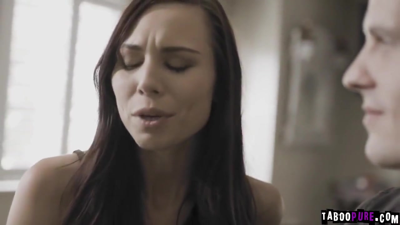Eagerly Fucks Aidras Lesbian Pussy - Robby Echo