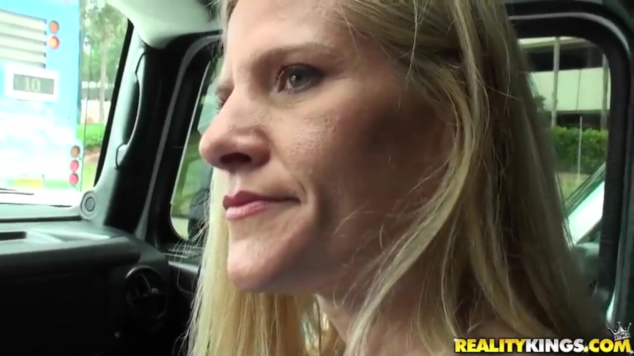 Mature blondie sucks throbbing penis in a car