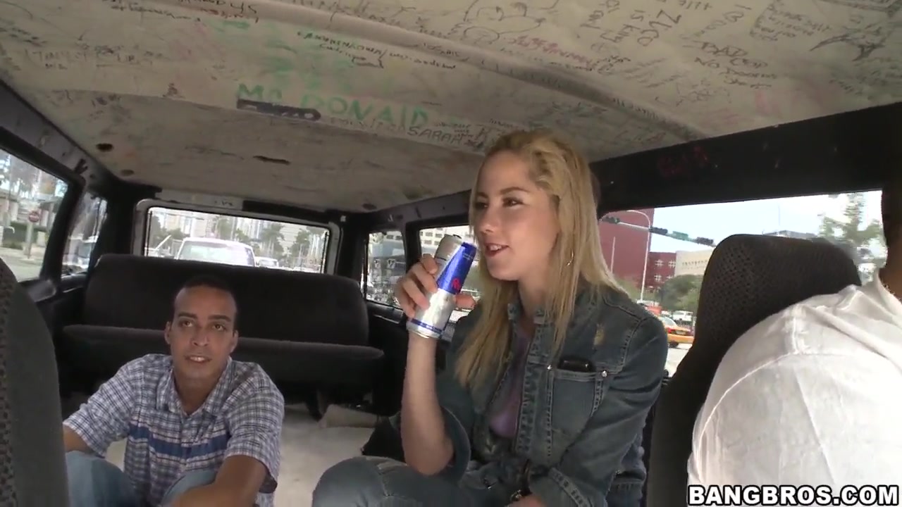Layla Leoni wanna have sex in a bang bus