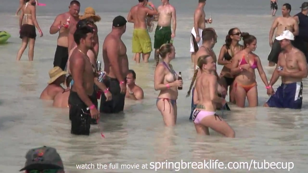 SpringBreakLife Video: Topless Twins In The Water