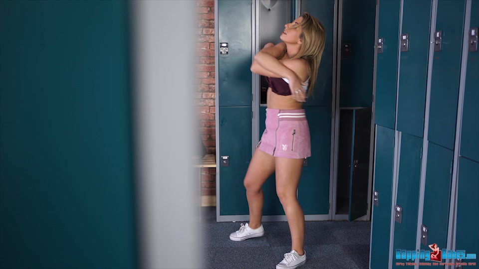 Sophie Star - Changing Room Perv - BoppingBabes