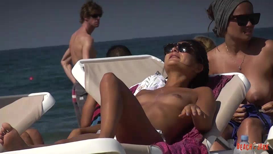 Boobs and sunbeds 05 - BeachJerk