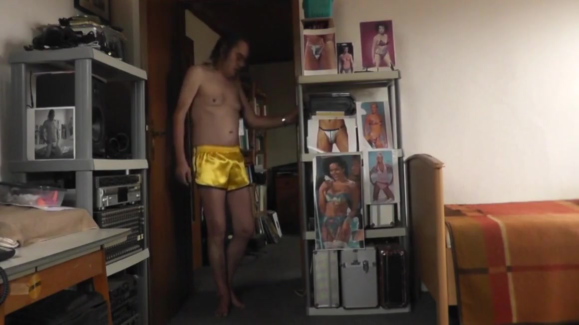 Sexy Satin Shorts In Gelb