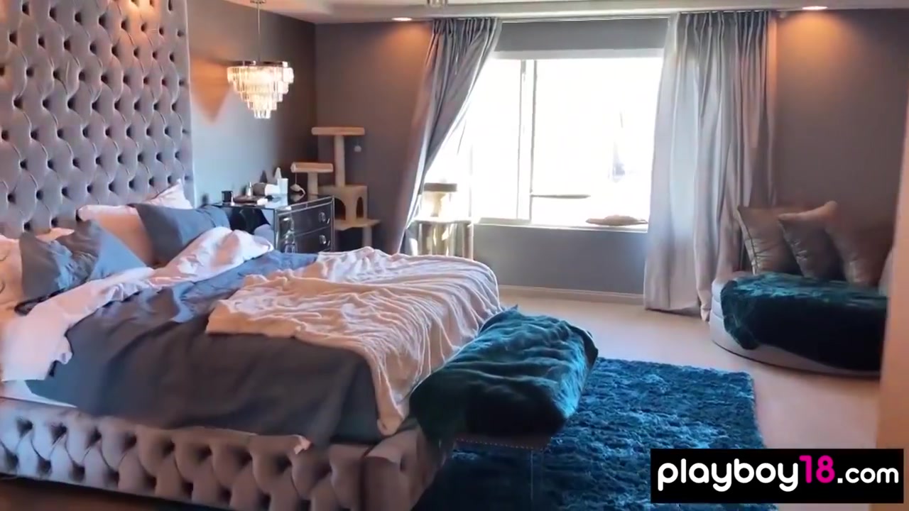 Big Booty Busty Milf Playing With Dildos With Sophie Dee