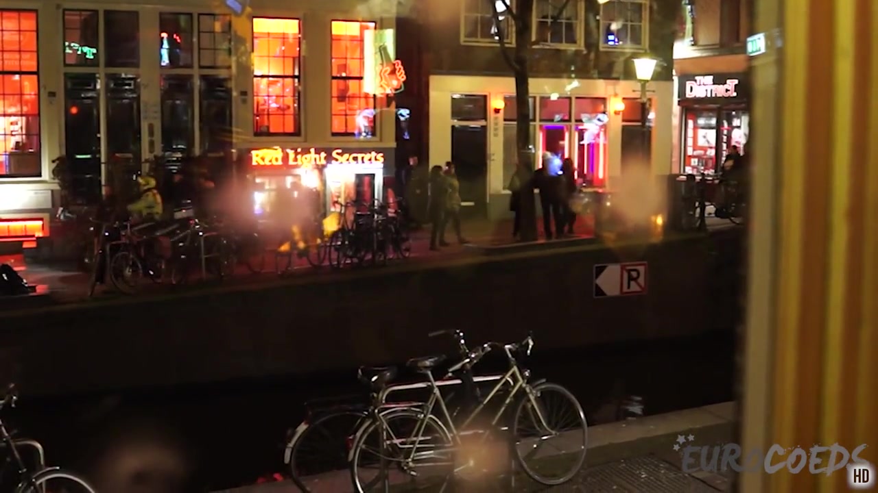 A Night Living On The Red Light District In Amsterdam With Mira - EuroCoeds
