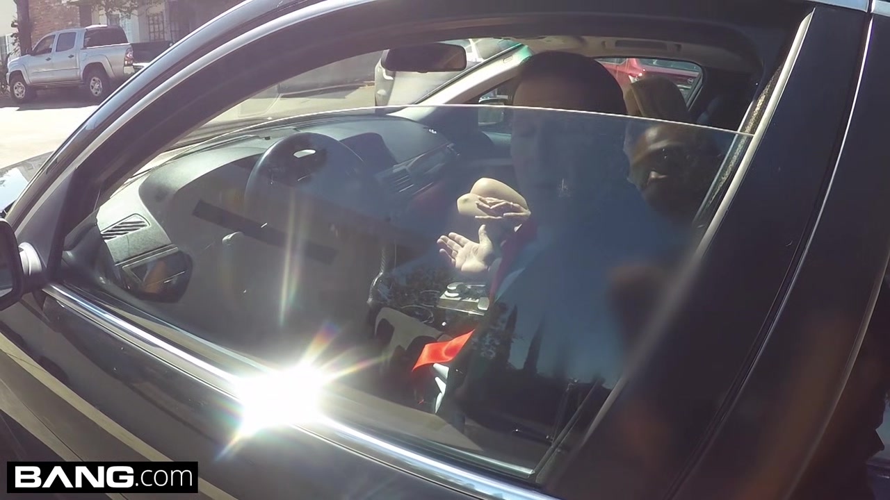Caught on CCTV! Wife sucks off cop to get her husband off