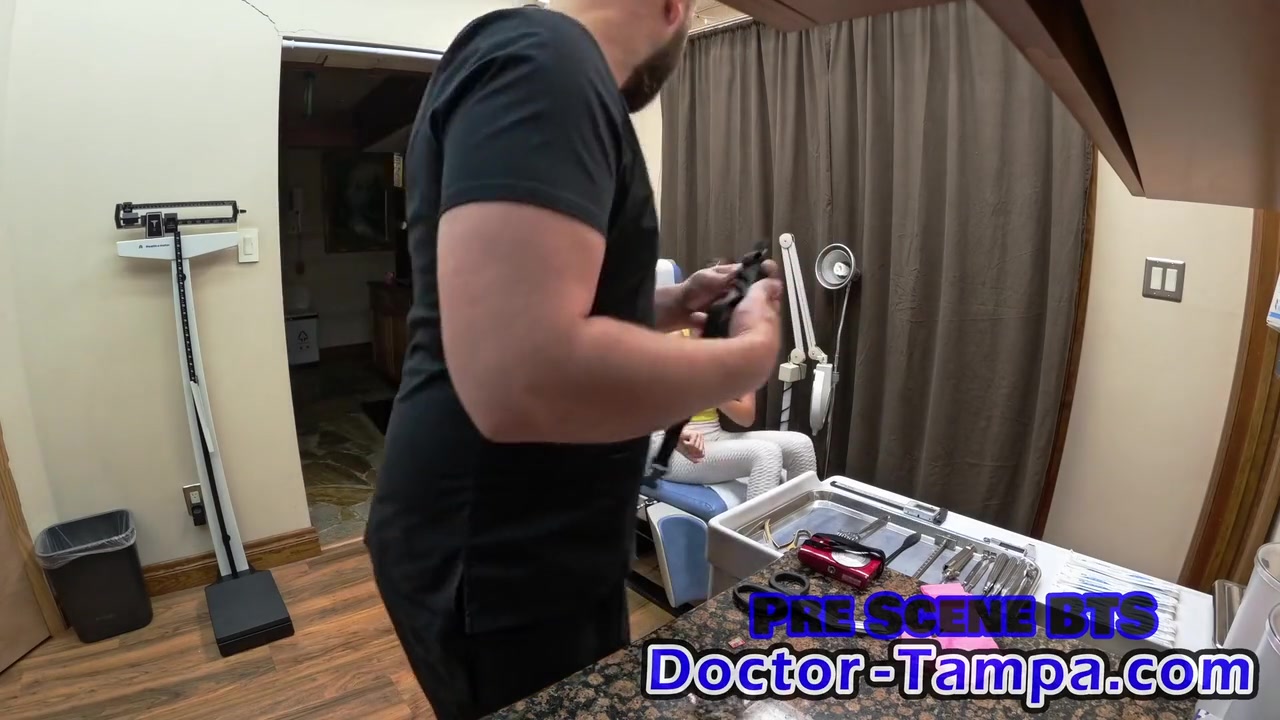 Aria Nicole And Doctor Tampa - Glove In As As He Examines His Newest Specimen Virgin Orphan