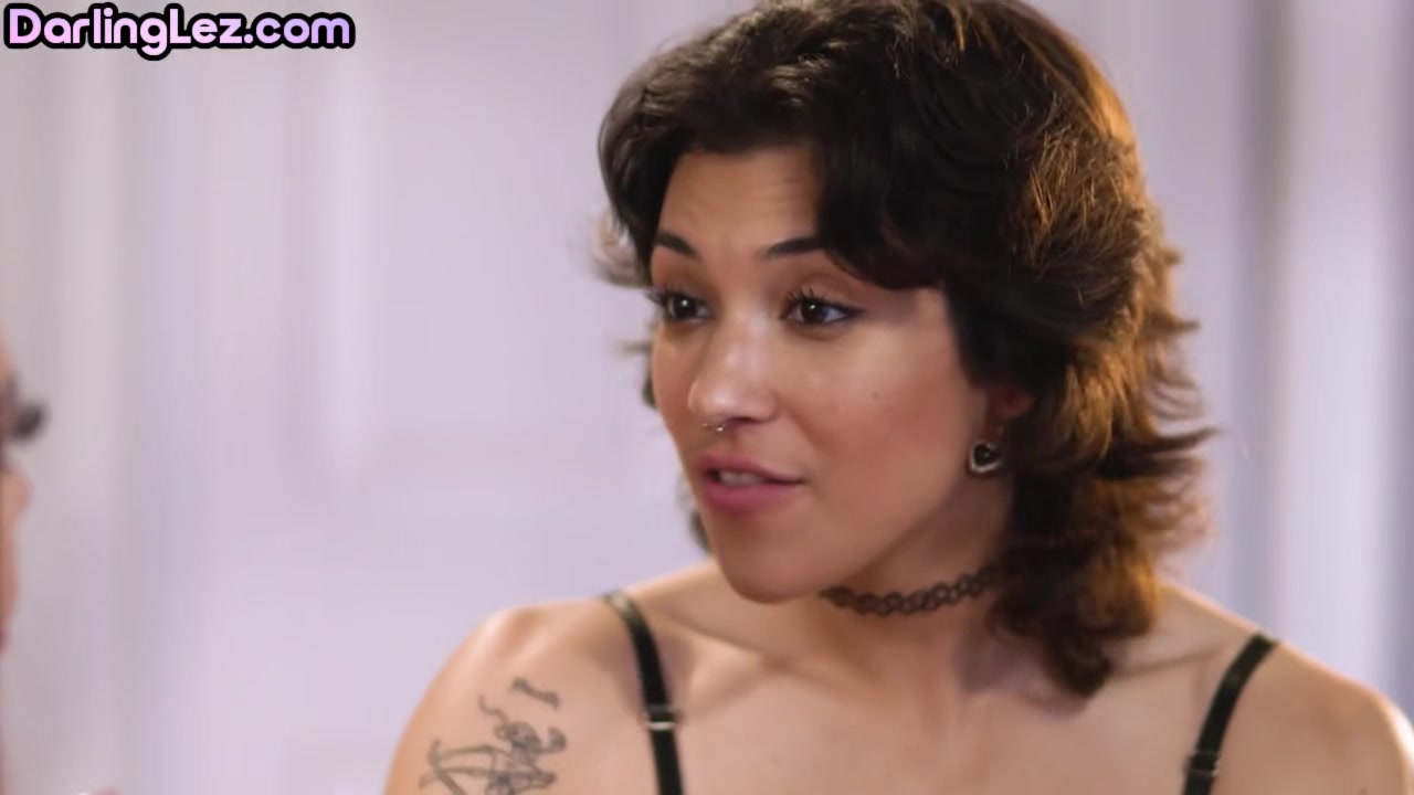 Lez dykes enjoy making pussies wet after sensual kissing