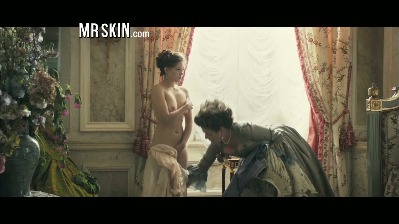 Beat-a-bone to Ms. Zeta-Jones - Mr.Skin