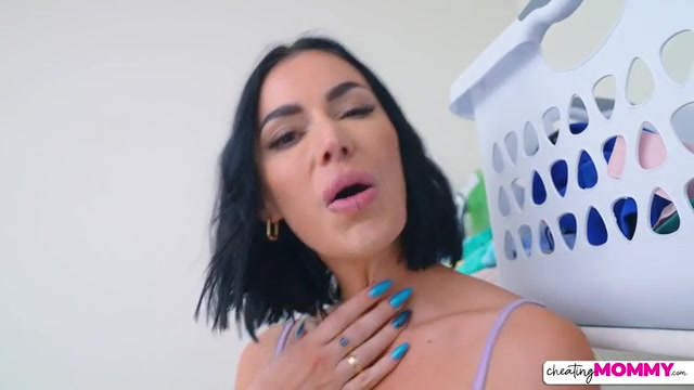 My Friends Sexy Stepmom - S1:E2 - Momlover