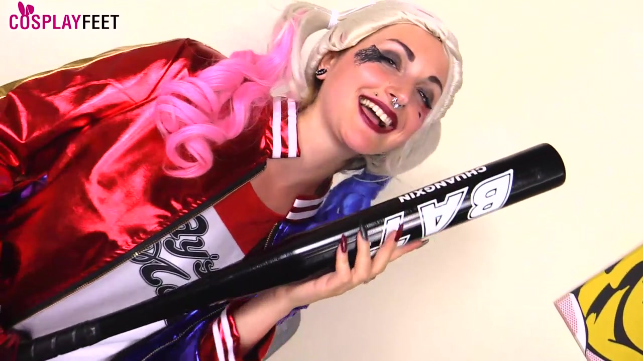 Medusa blonde looks insanely hot in Harley Quinn cosplay costume with black nylons