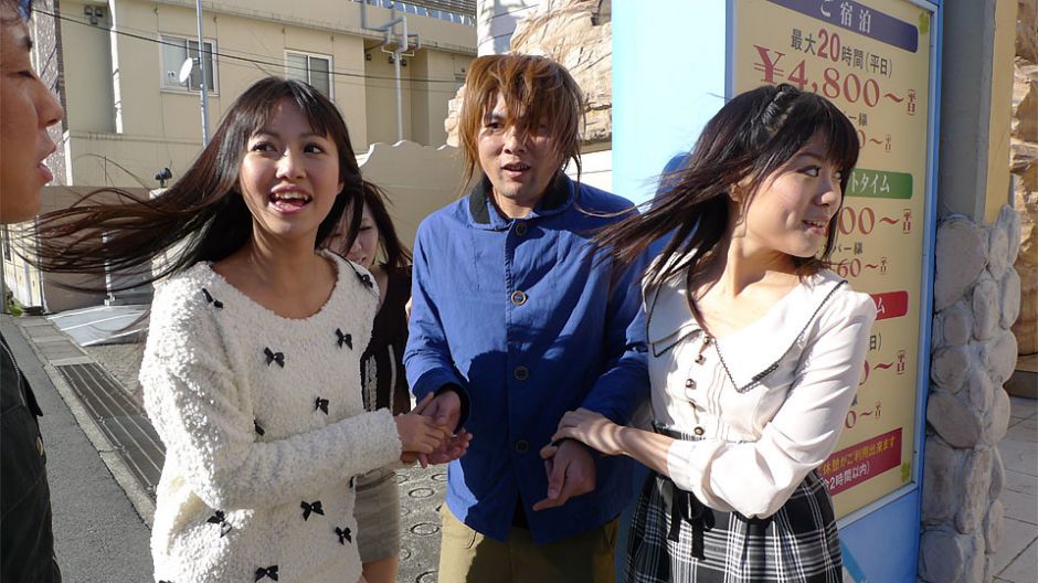 Asakura Kotomi & Chise Aoba & Tsubaki Housho in Cock hunters Kotomi Asakura, Tsubaki Housho, Chise Aoba visiting a fan - JapanHDV