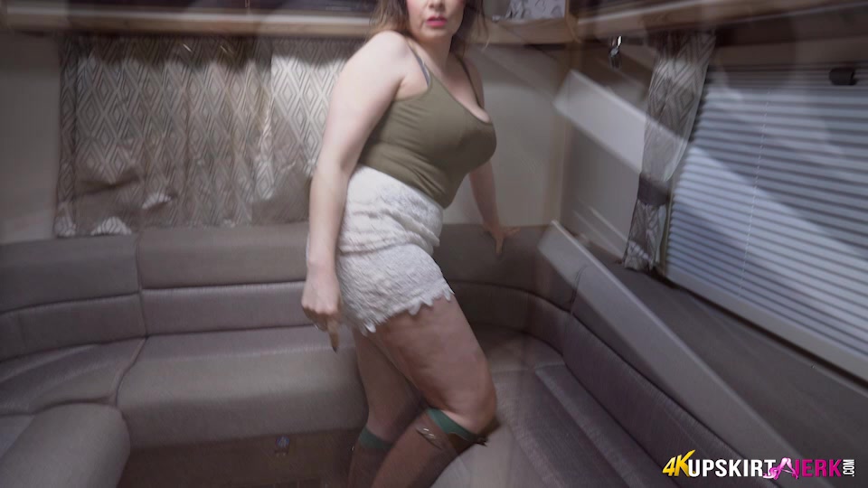 A Quick Wank - UpskirtJerk