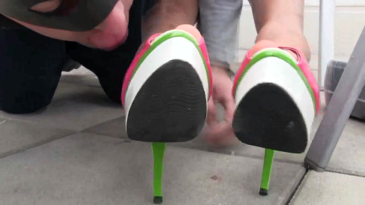 Outdoor shoe cleaning by Femdom Austria