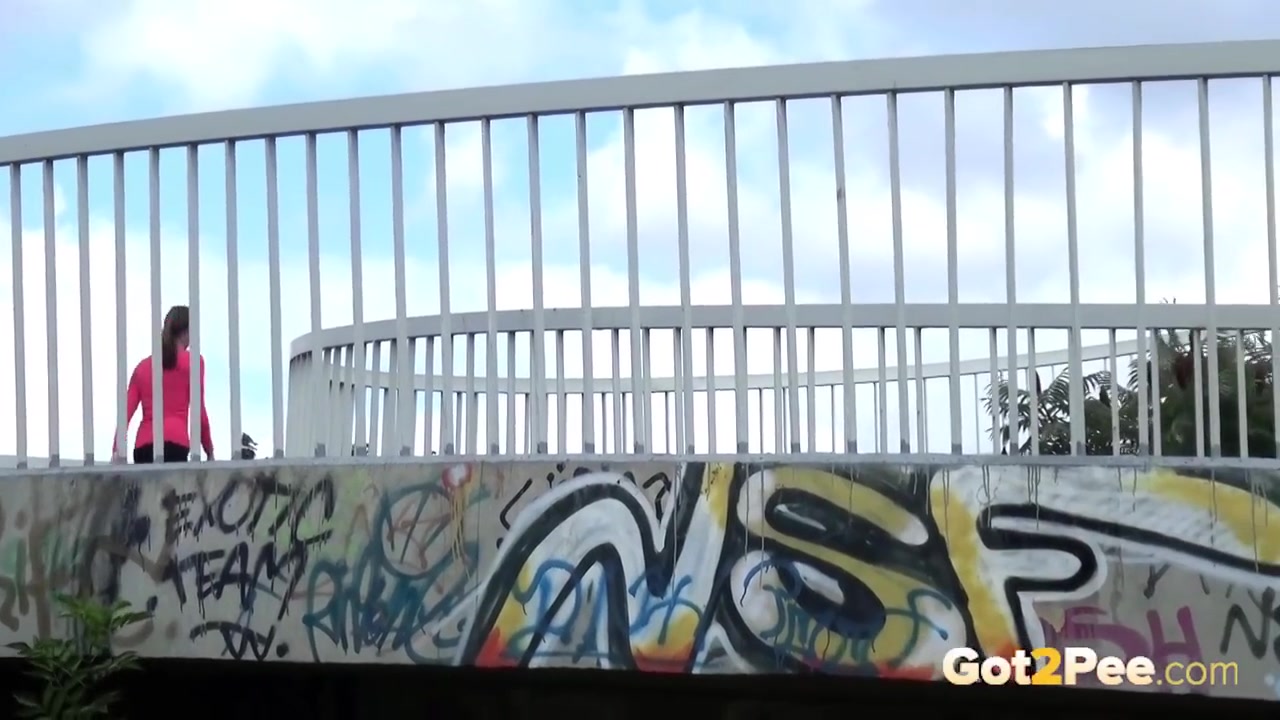 Urine Squirts From Pretty Girls Peeing In The Street