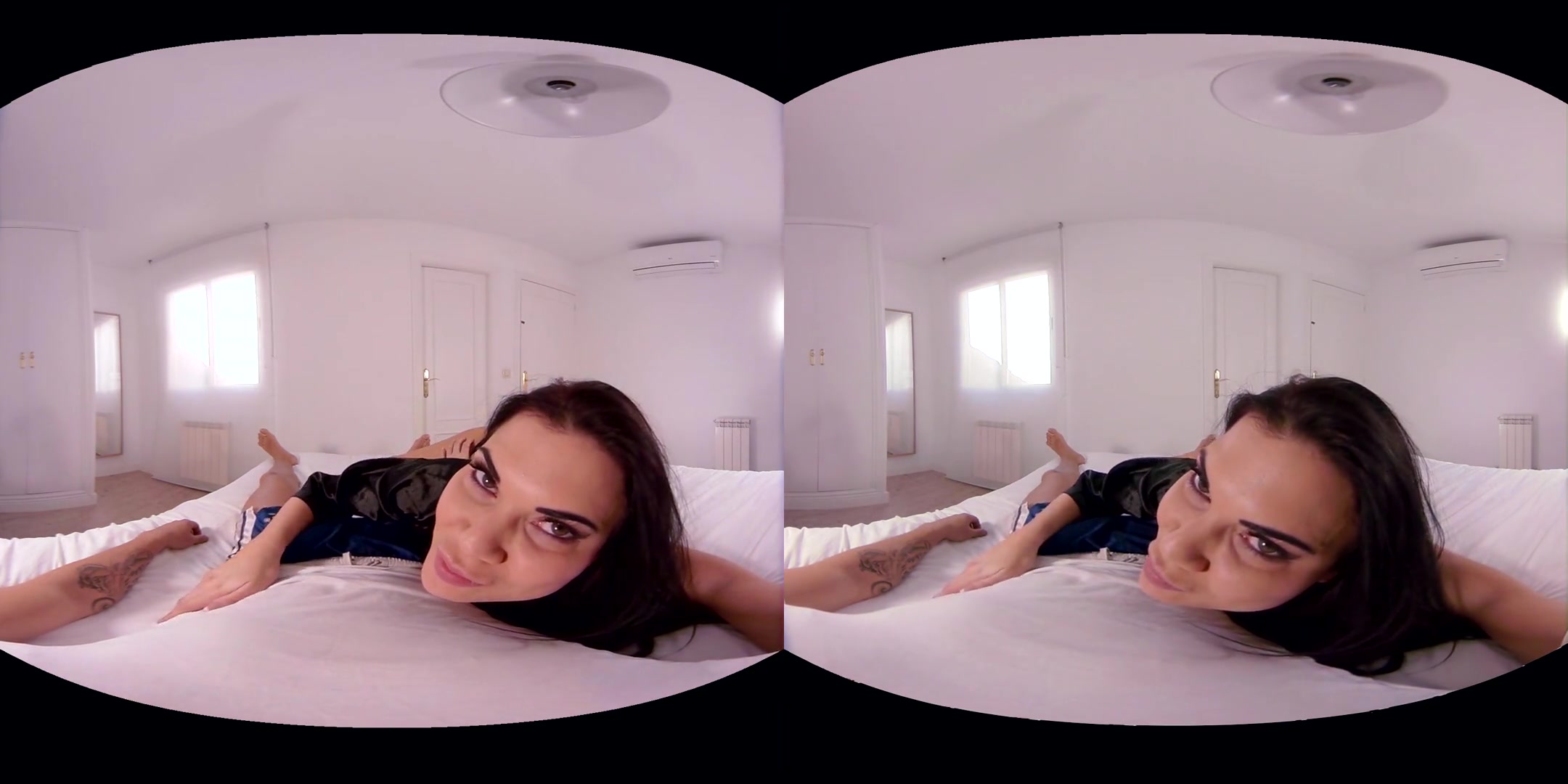Jasmine Jae in Between The Sheets - VirtualRealPorn
