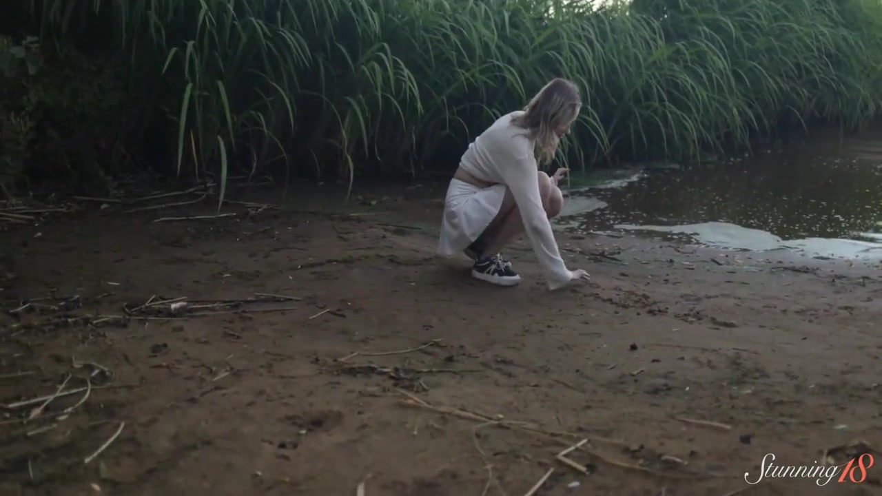 Teen 18+ Temptress Perverts Her Camping Day With A Diddling! 4 Min With Alice Flore