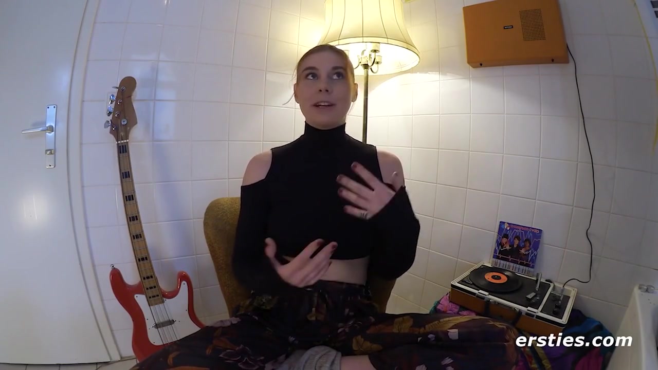 All Girl Orgy Ends Up With A Girl Squirting! - Lesbian Orgy