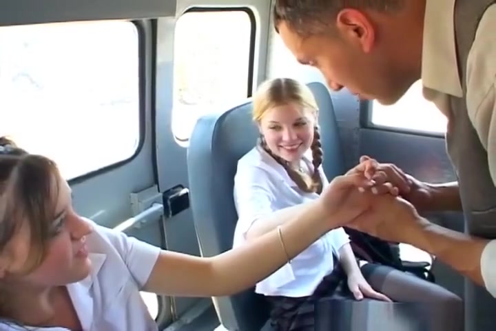 2 teen 18+ babysitters give blowjob in a van