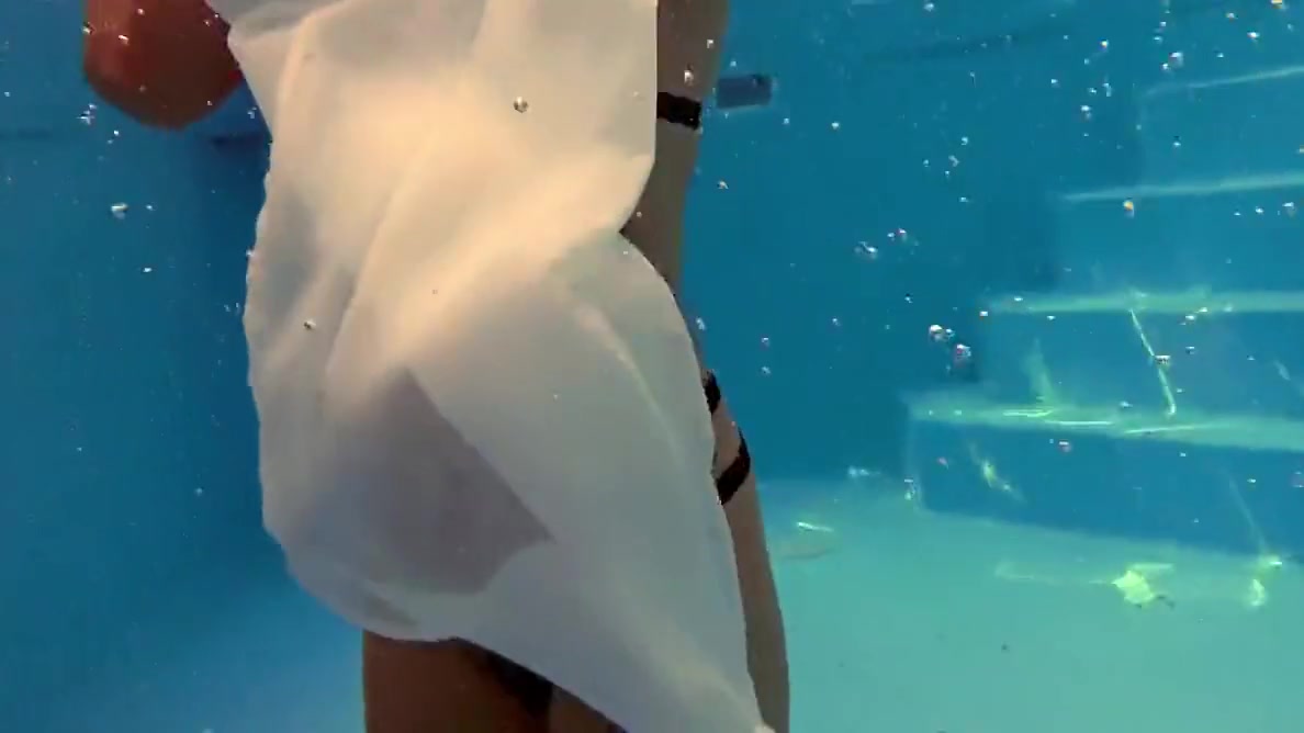 Hottest Russian Babes In The Swimming Pool In 4k