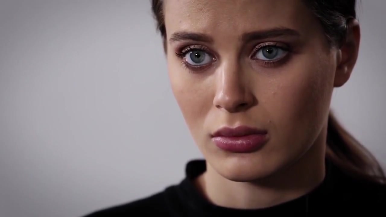 Stepsis Lana Rhoades opens her legs wide amnd let stepbro goes inside