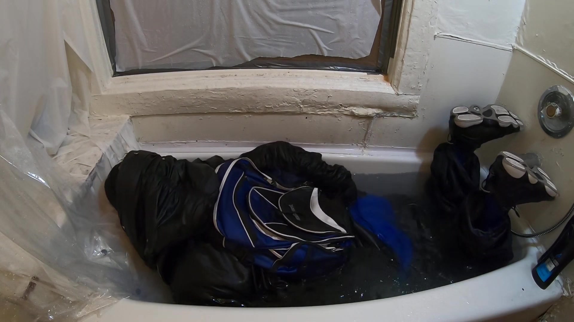 Skater rubbing the bulge in bathtube