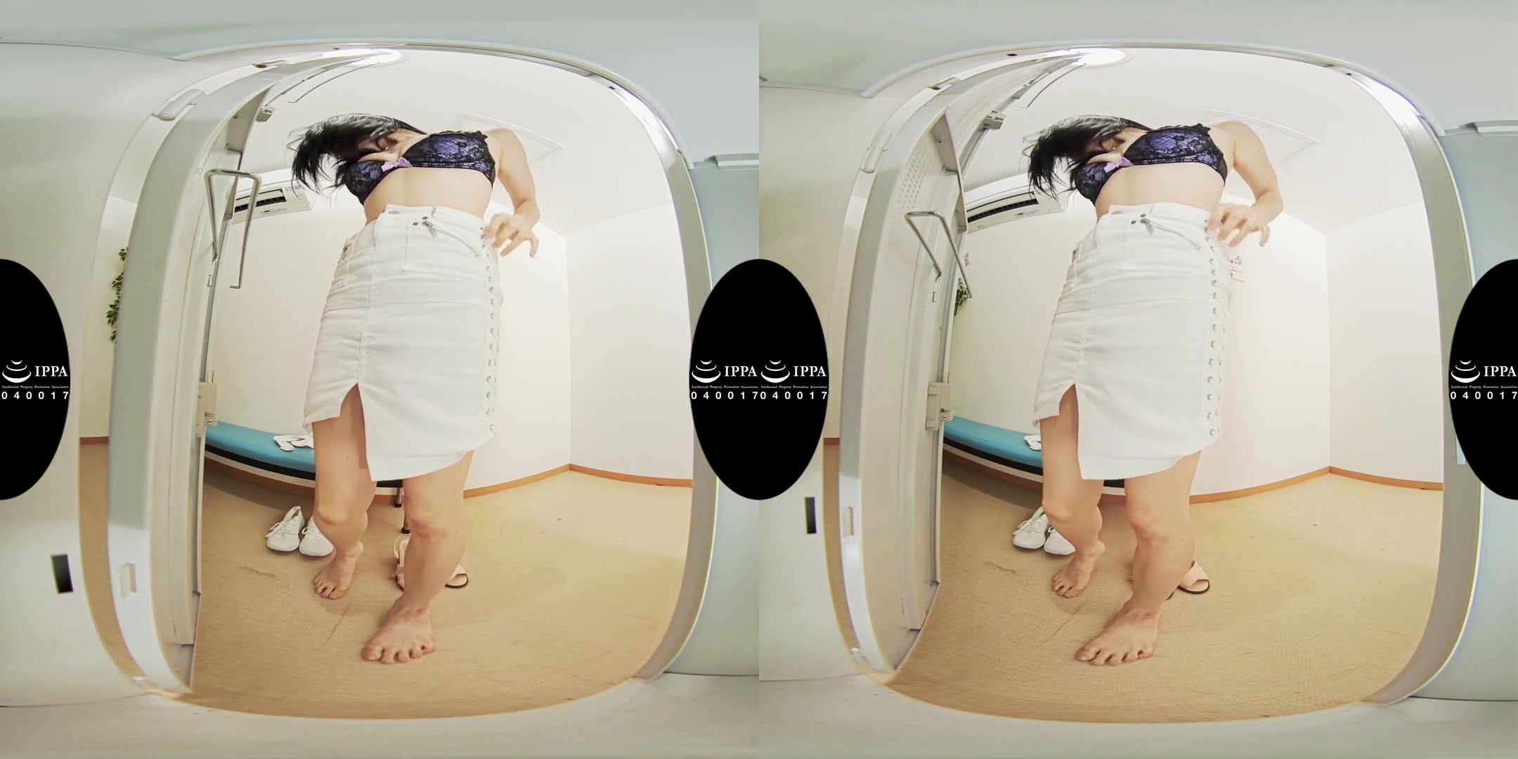 Changing Mature Japanese Women - Sneaking a Peek at Japanese MILFs