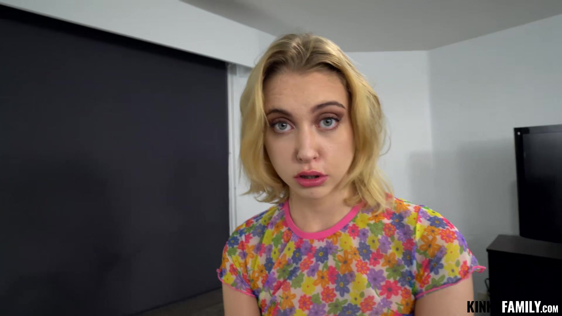 Kinky Family - Chloe Cherry - I'm the one fucking my stepsis