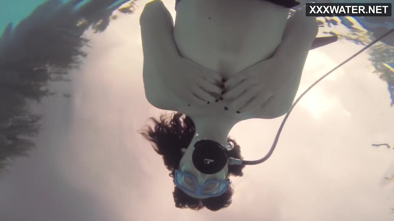 Emi Serene Masturbates Underwater In The Pool