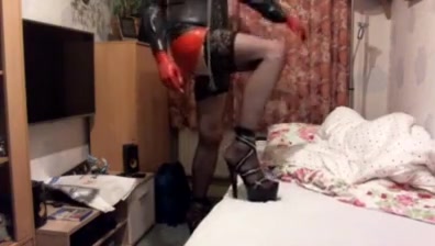 Ich gummipuppe geknebelt mit halsband