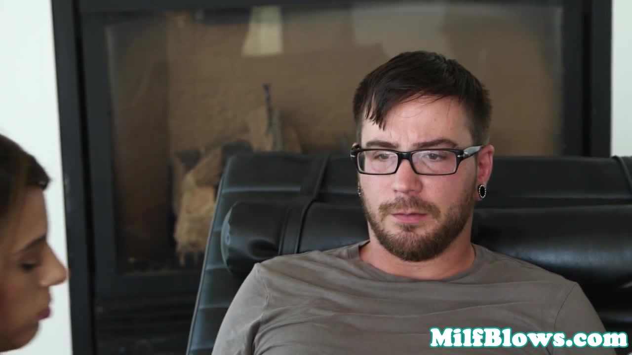 Dominant cougar blowing employees hard on