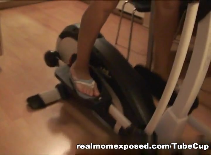 Blonde Step mom Eddie works out in the nude