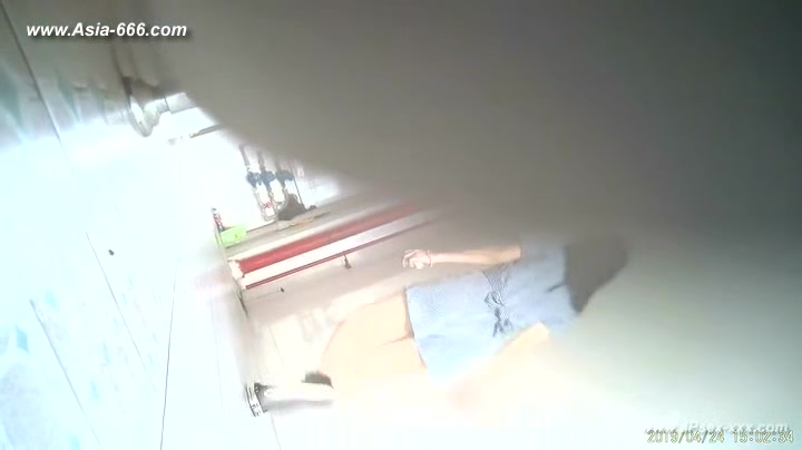 chinese girls go to toilet.146