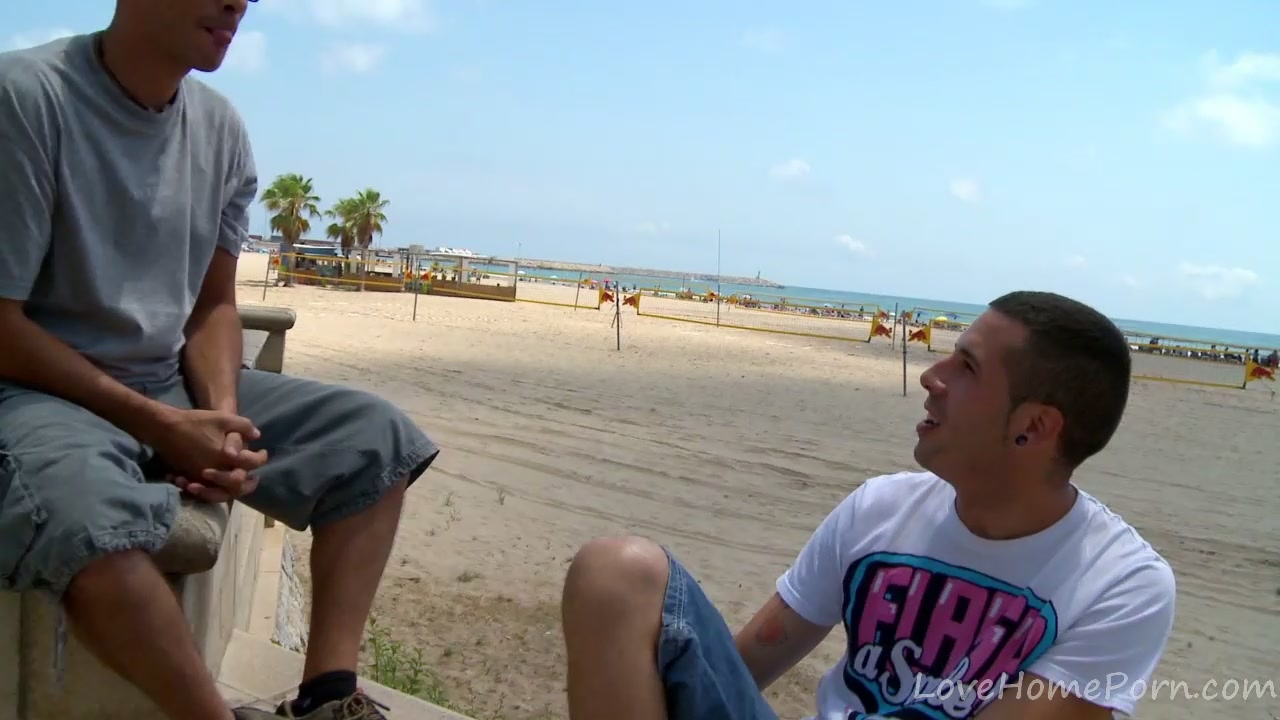 Slim Beauty Gets Drilled Hard On The Beach