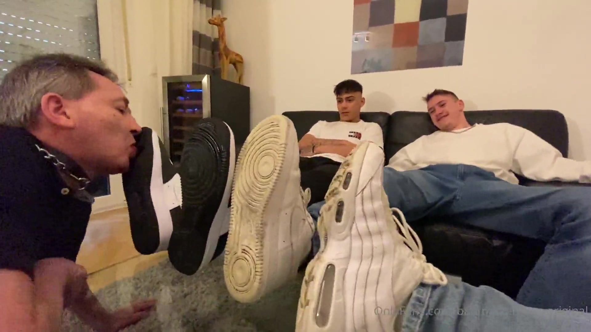 Sneaks group master boys