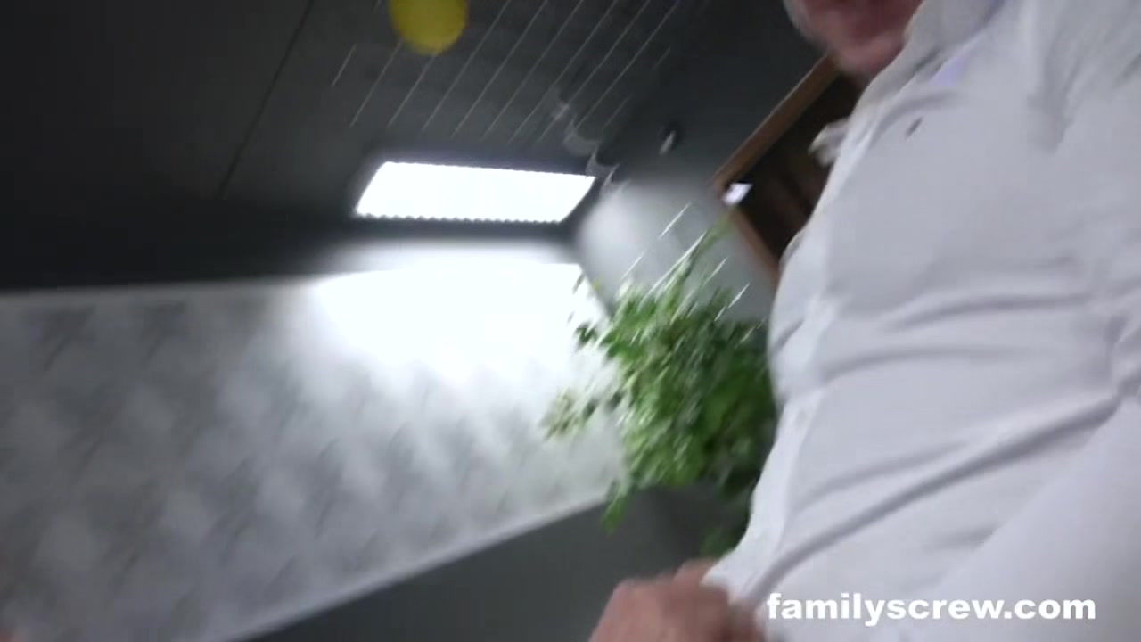 Cumming together - Familyscrew