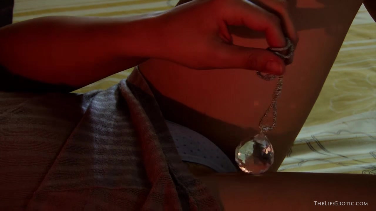 Nice Pendant 2 - Dalila - TheLifeErotic