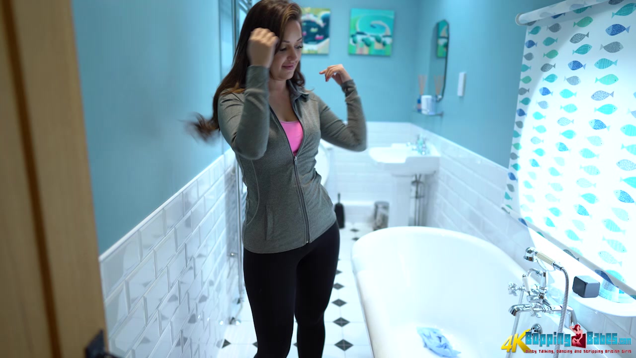 Frankie - Bath Time Strip Tease - BoppingBabes