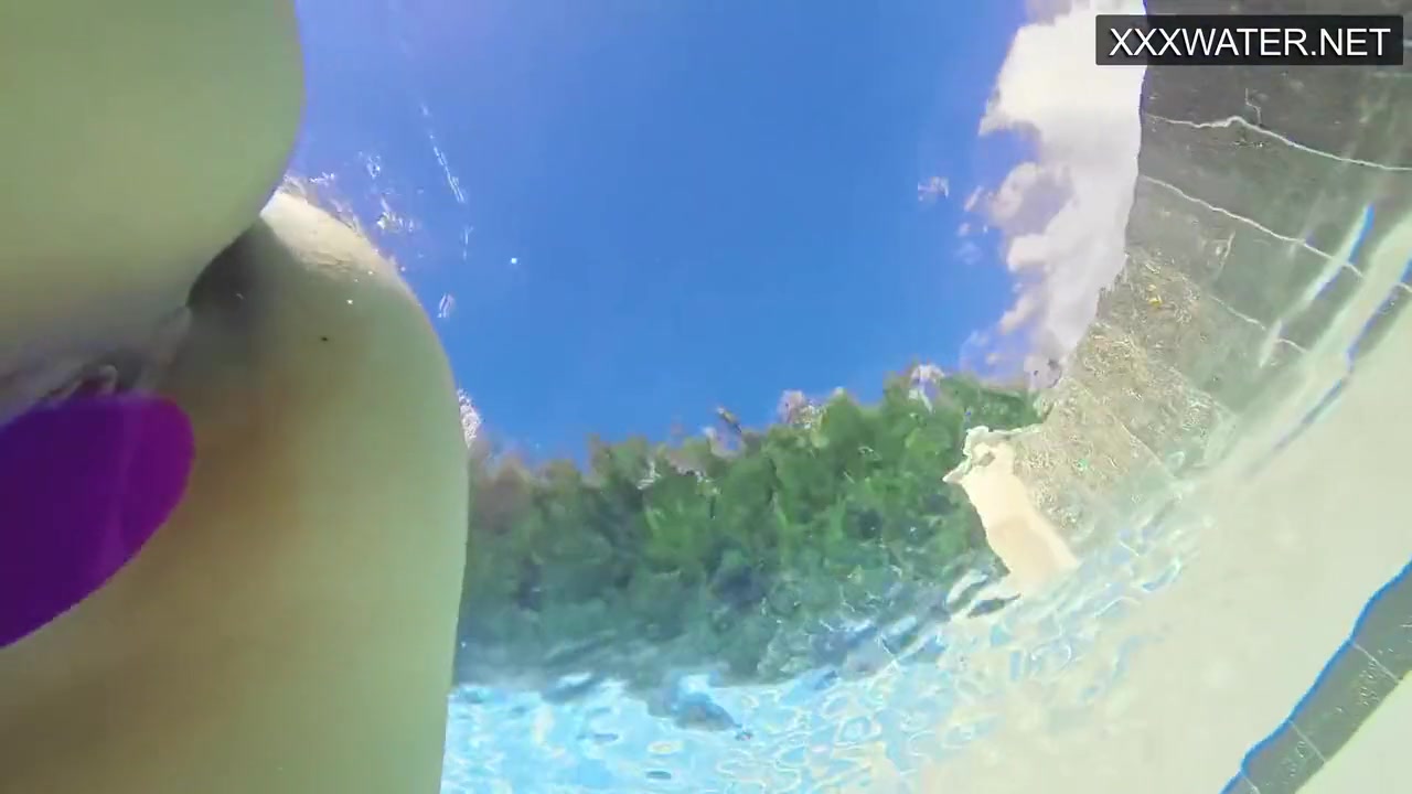Lana Tanga Shows Underwater Orgasms To You