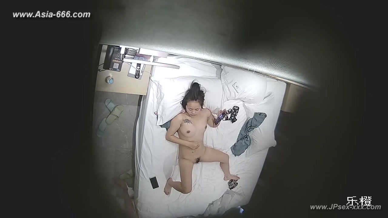 Hackers use the camera to remote monitoring of a lover's home life.638